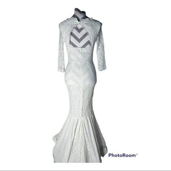 White wedding dress lace form fitting - Picture 7 of 8